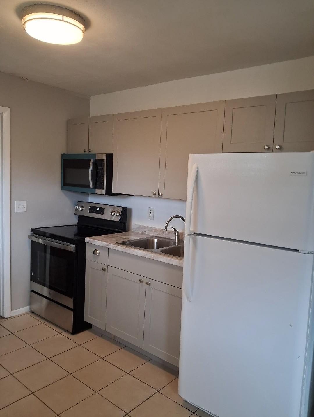 5301 E 18th Ave – photo 1