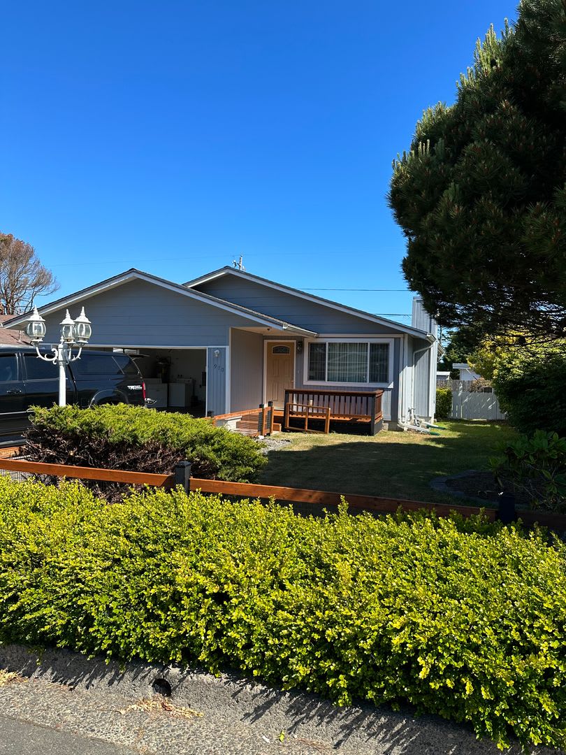 Coos Bay 3 bedroom home – photo 1 of 19