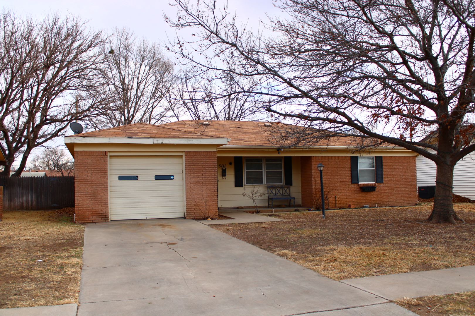3 Bedroom, 2 Bathroom, 1 Car Garage with Large Backyard! – photo 1