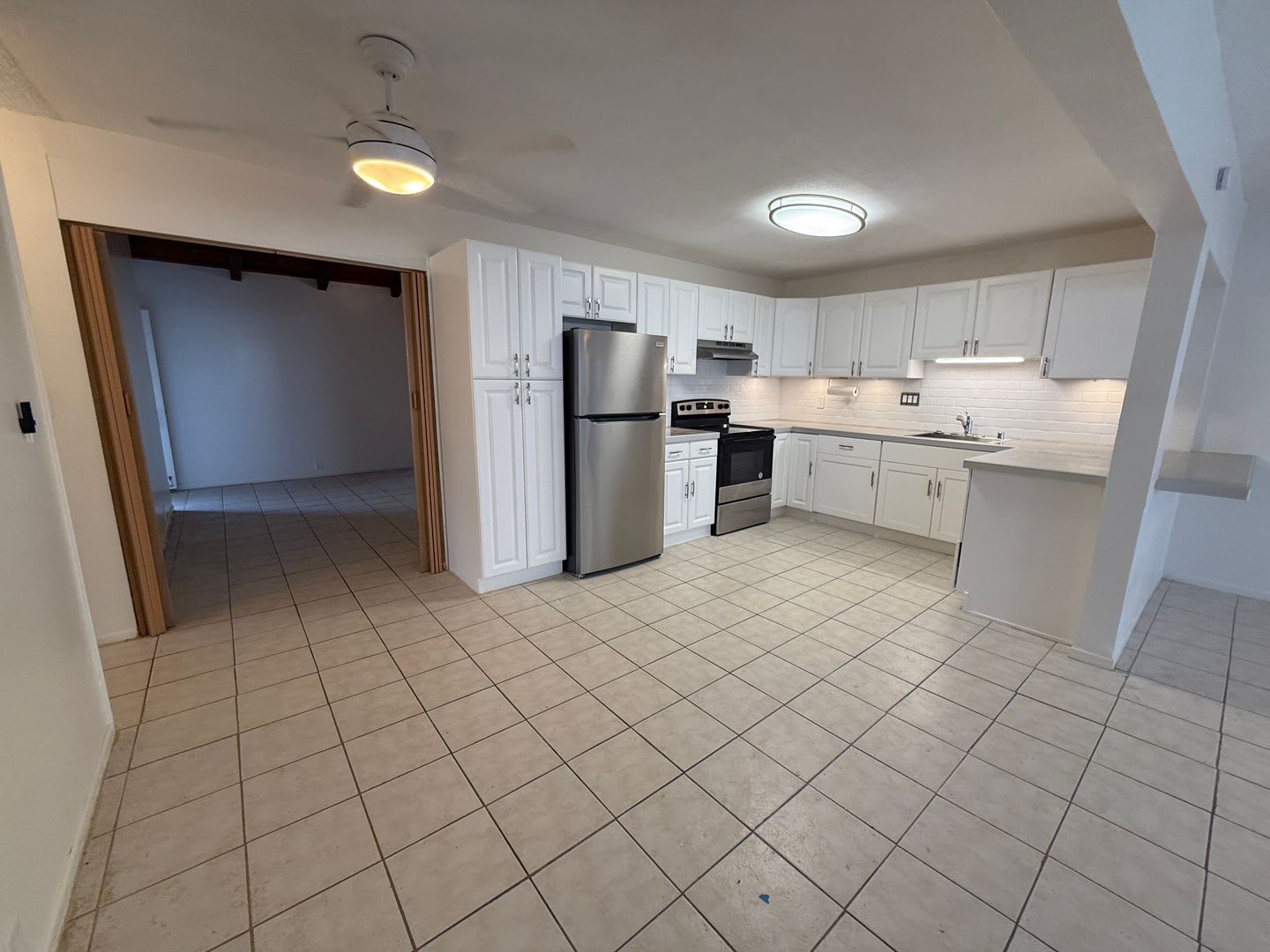 spacious 4/2/2 – photo 1 of 17