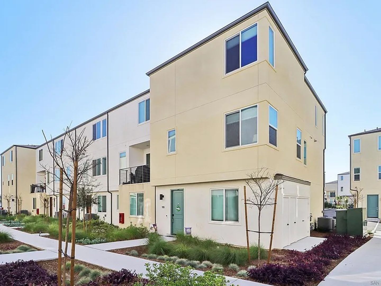 4 Bedroom Townhouse – photo 1
