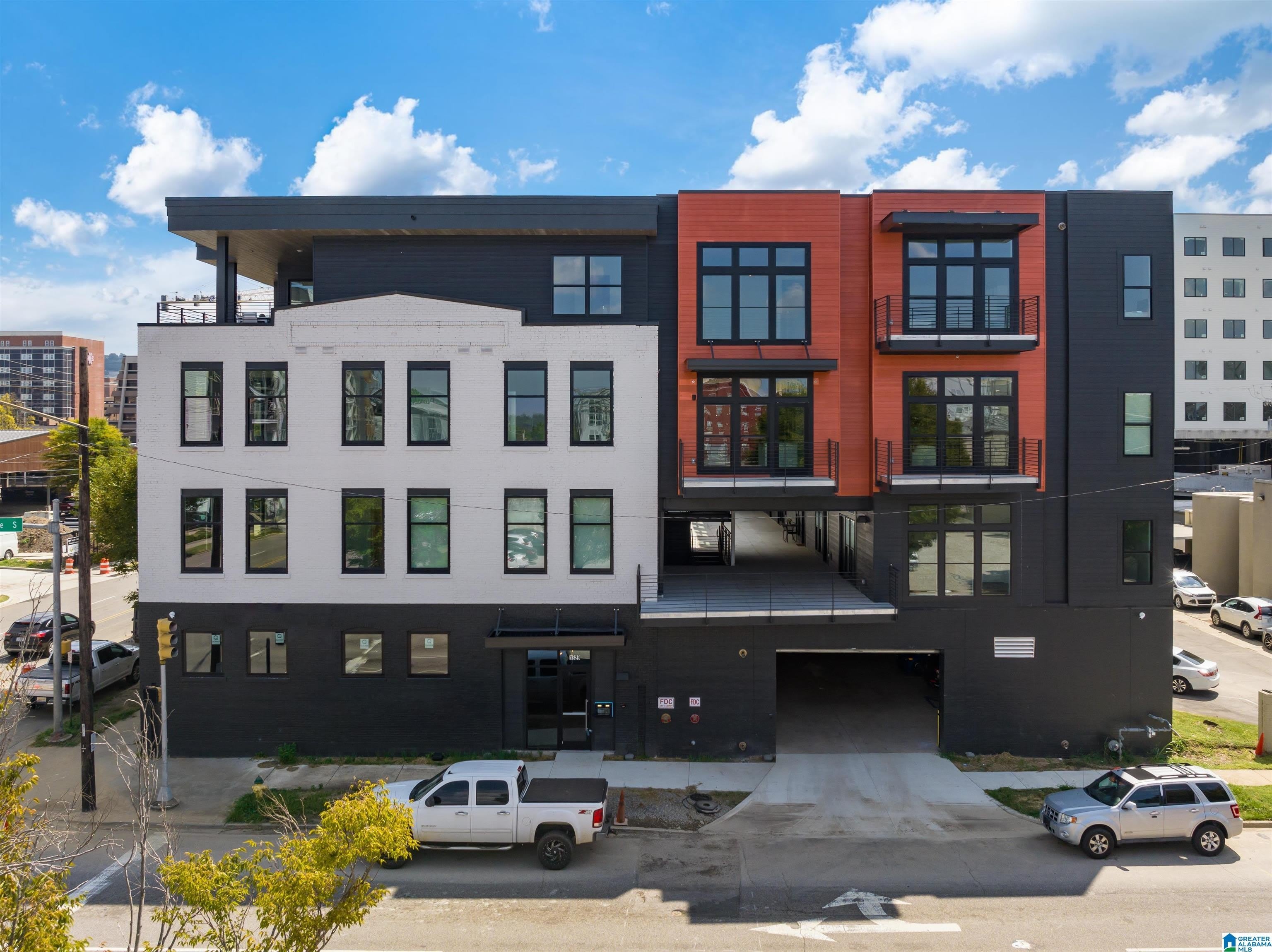 1329 S 4TH AVENUE – photo 1