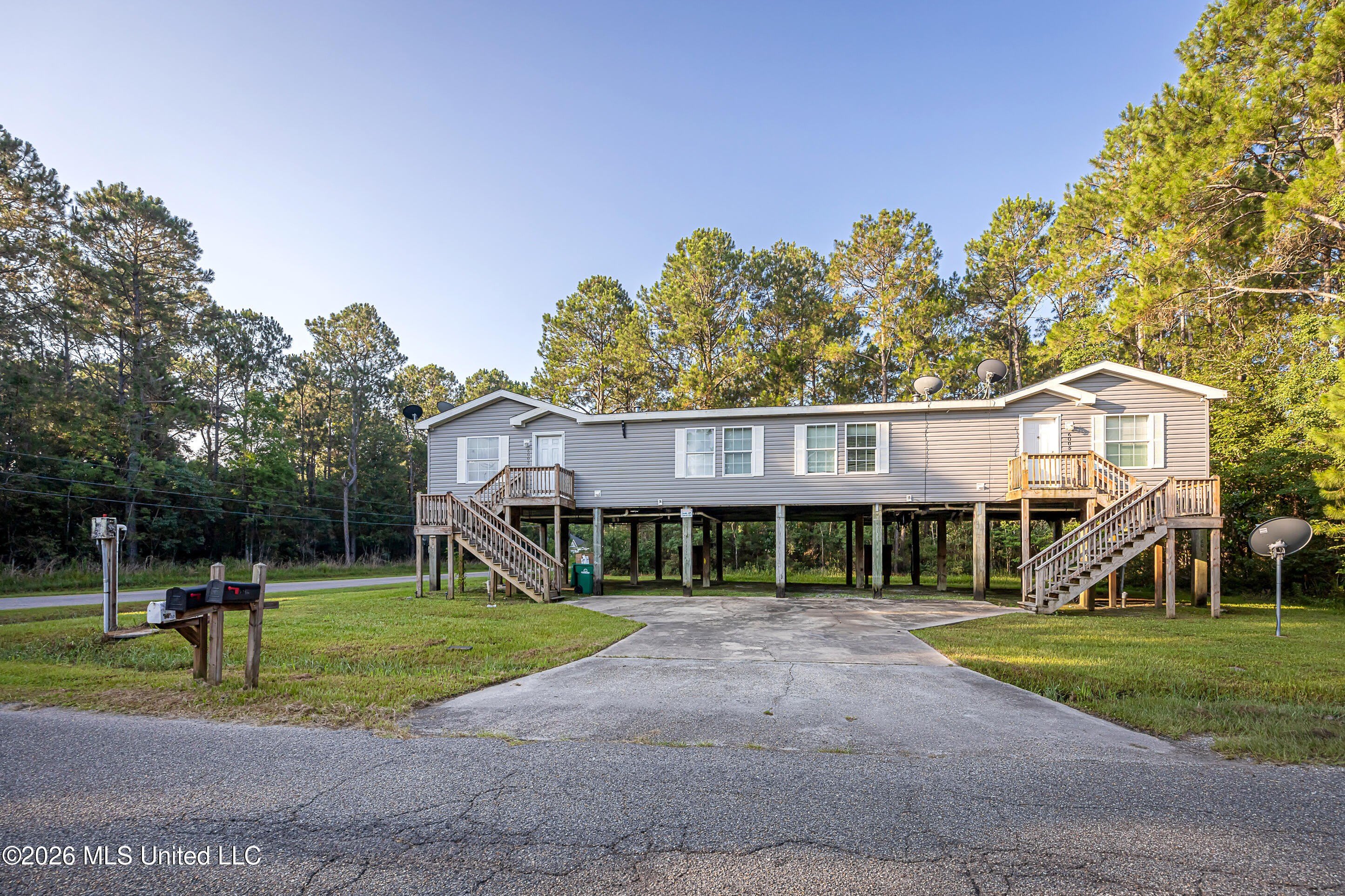 6003 E Lamar Street – photo 1 of 39