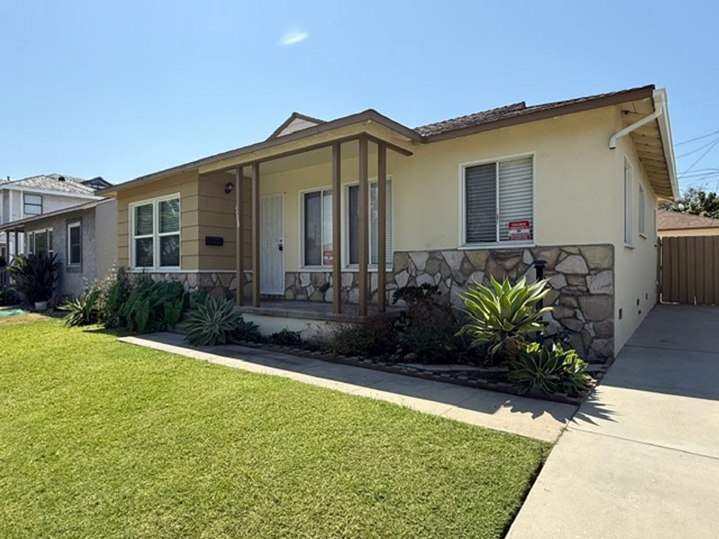 LAKEWOOD--- STEPS TO HEARTWELL PARK! 3BR/1BA $3975mo – photo 1