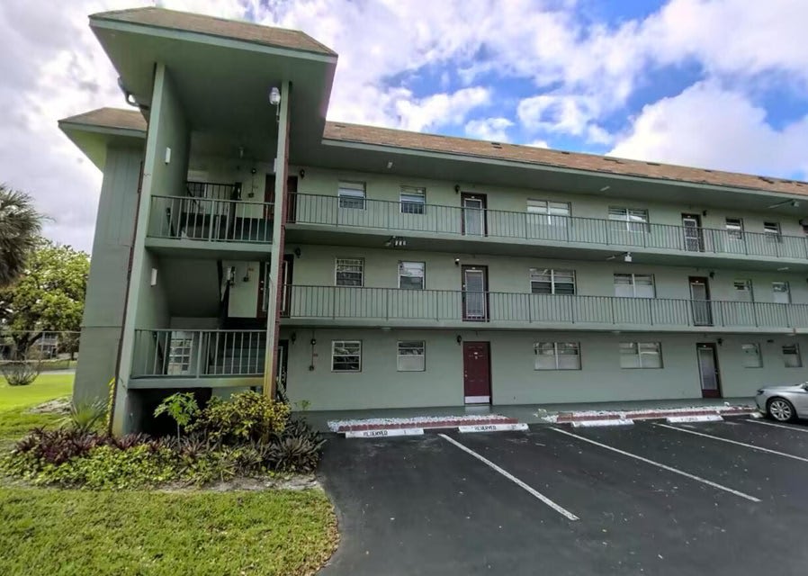 611 South State Road 7 – photo 1