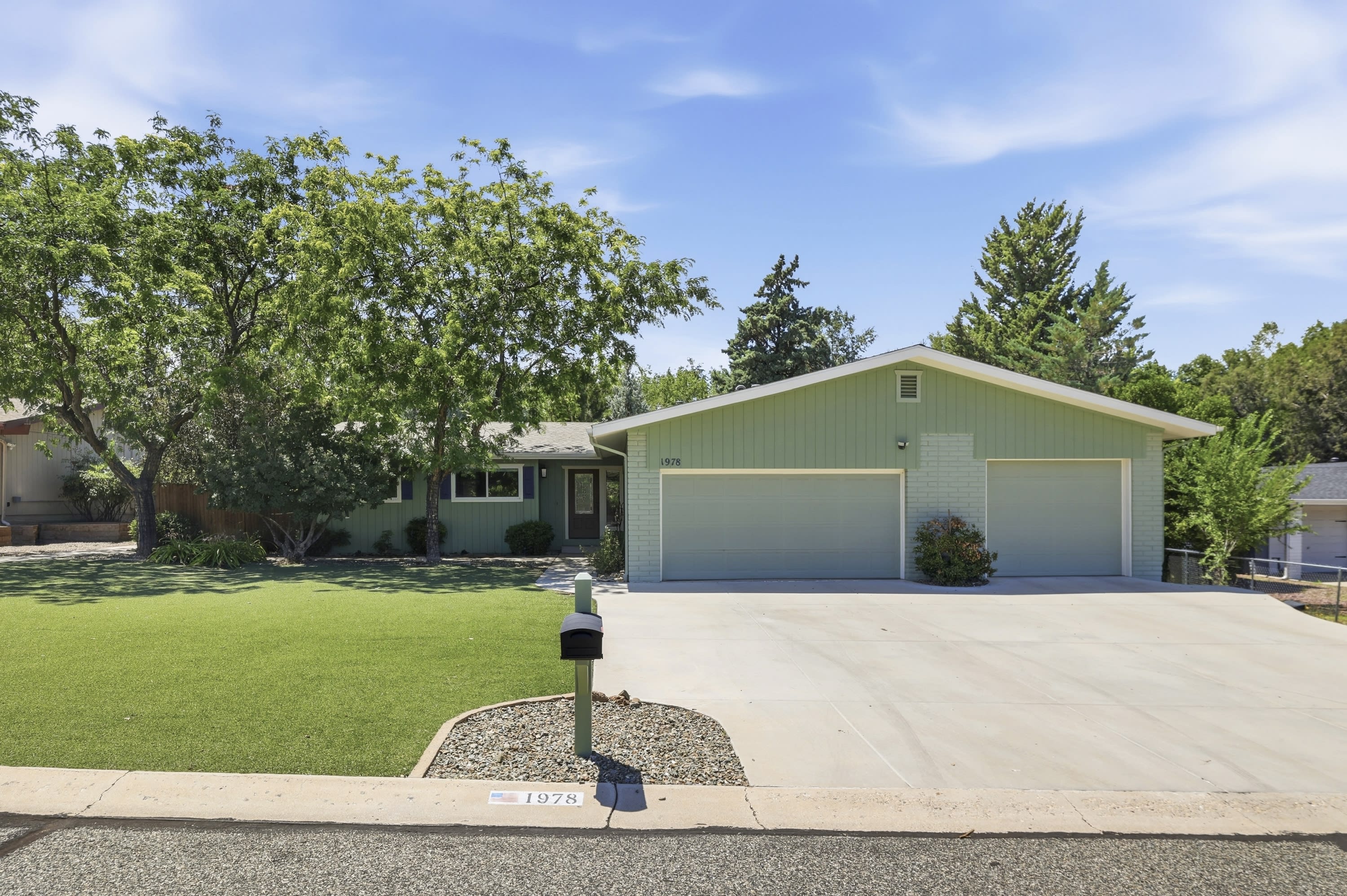 1978 Catalpa Circle – photo 1