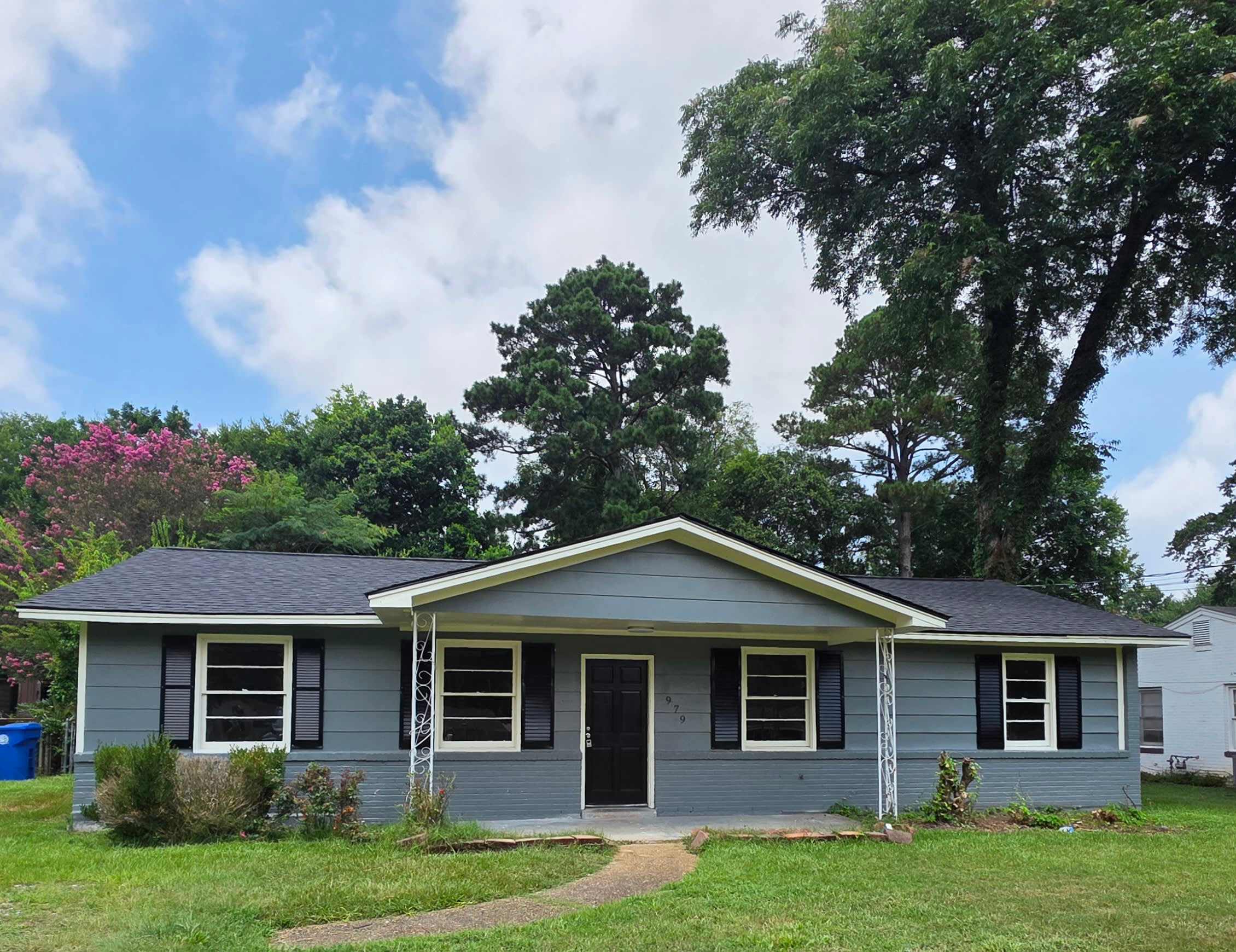 979 Newton Street – photo 1