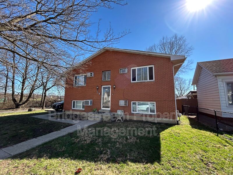 222-4 Sherman St. – photo 1 of 11