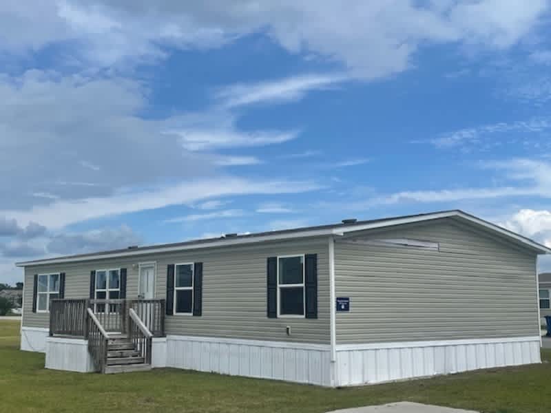 254 Banyan Ave. – photo 1 of 6