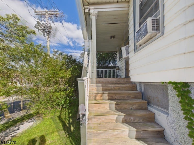 139 Fairview Ave – photo 1 of 17