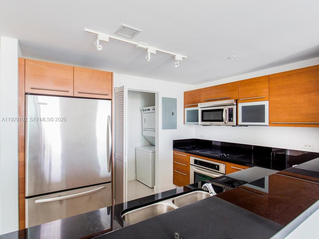 244 Biscayne Blvd Way – photo 1