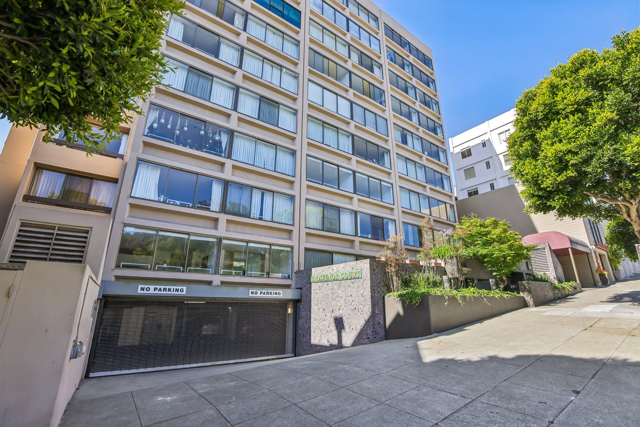 2055 Sacramento Apartments – photo 1