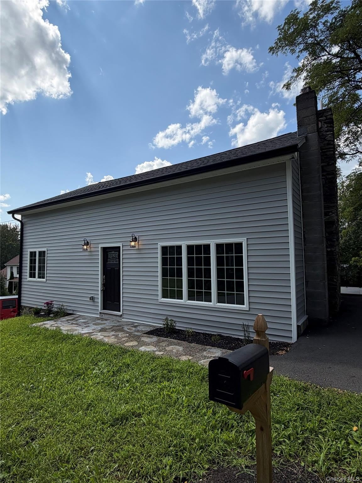 12 Berry Lane – photo 1 of 5