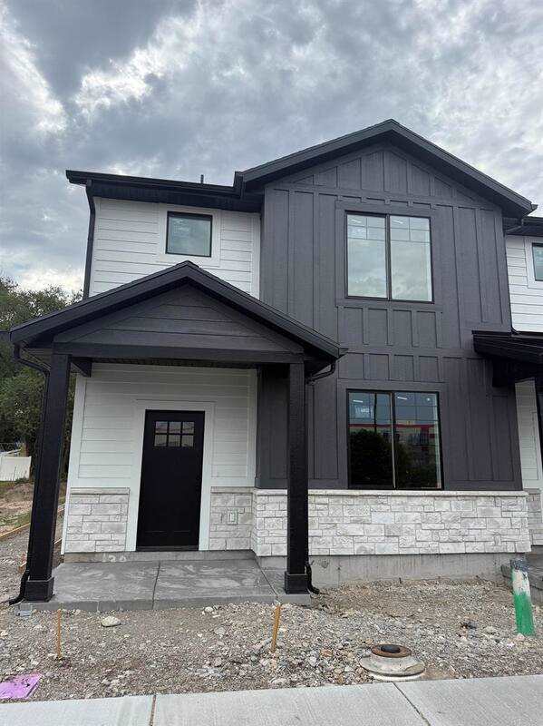 138 N 400 W – photo 1 of 19