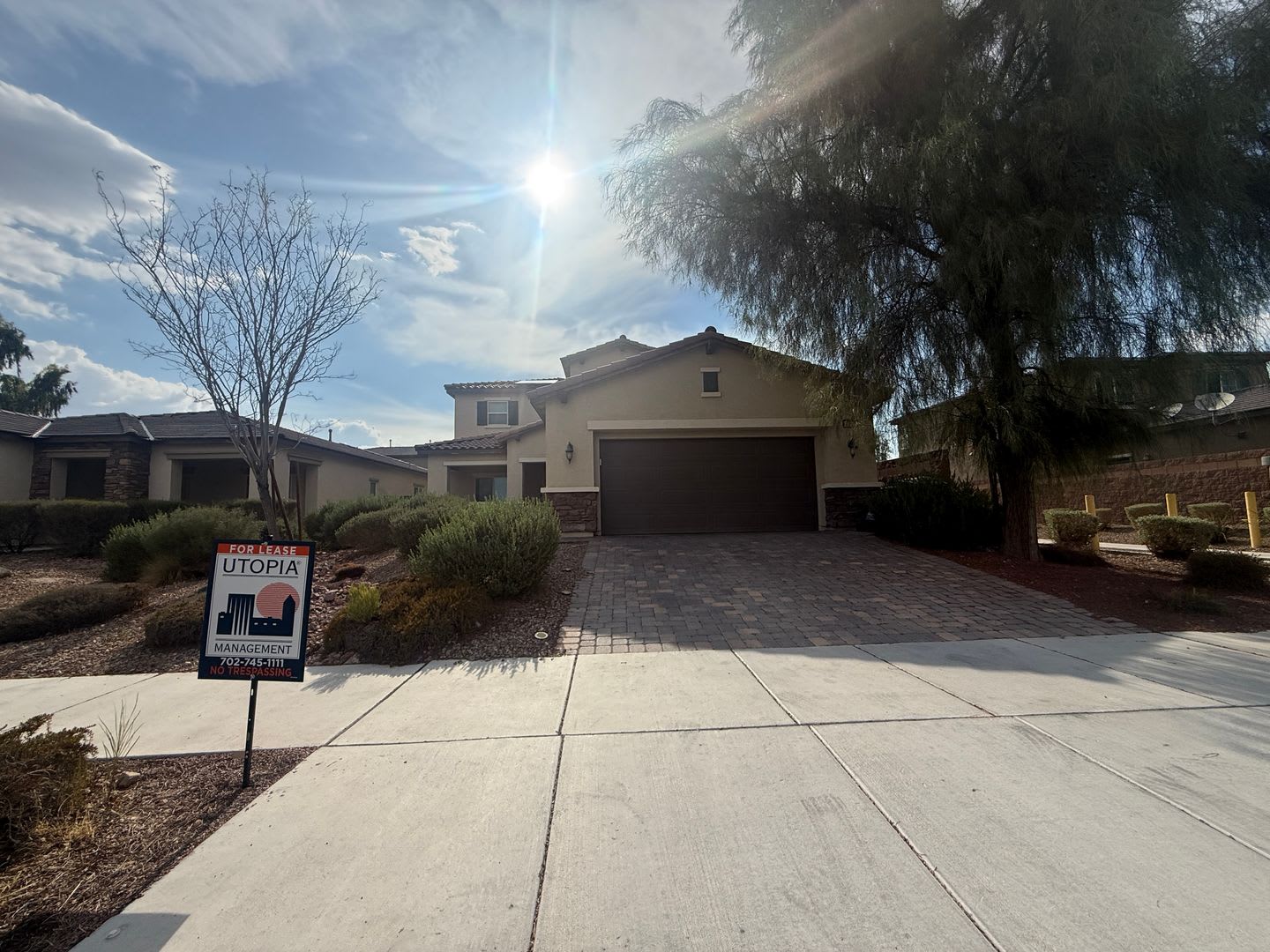 5 bedrooms 3 bathrooms plus large Den located in Las Vegas! – photo 1