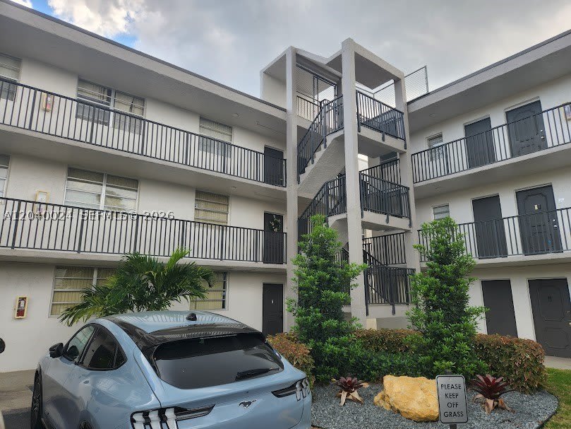 14185 SW 87th St – photo 1
