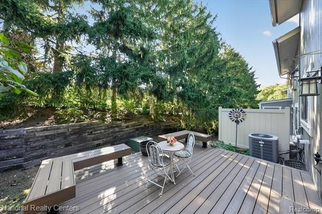 878 Yorktown Court – photo 1 of 14