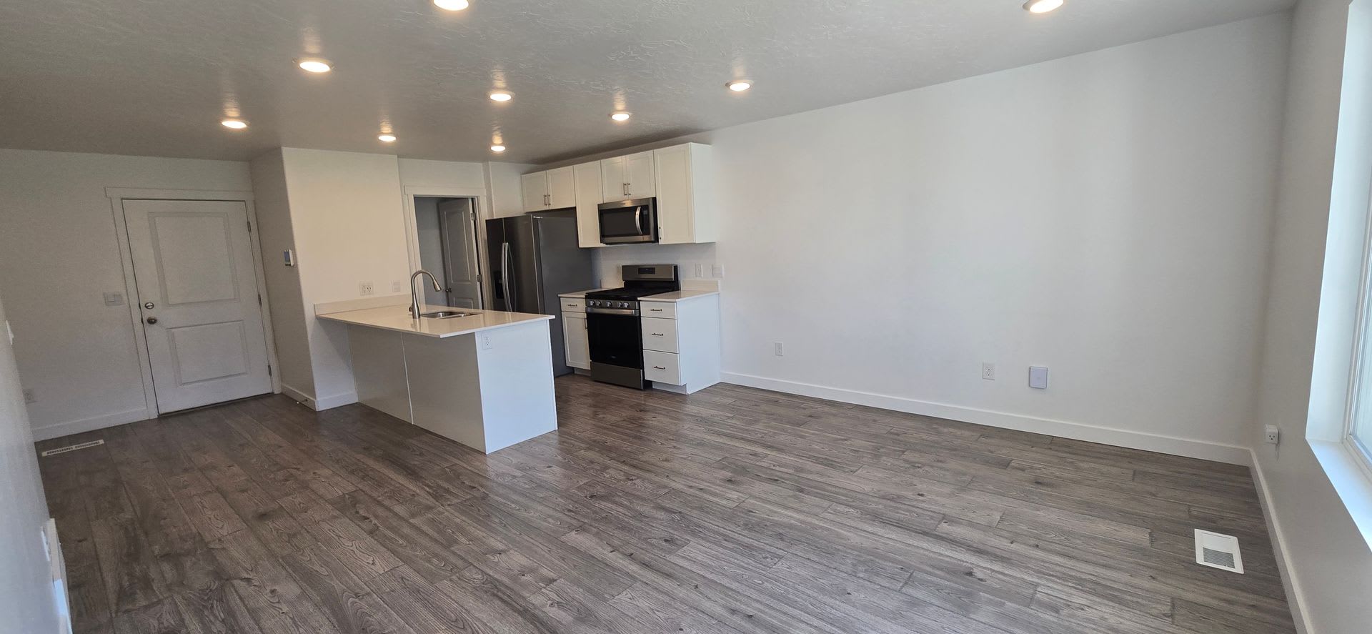 3 Bed 2 Bath in Santaquin!! – photo 1 of 36