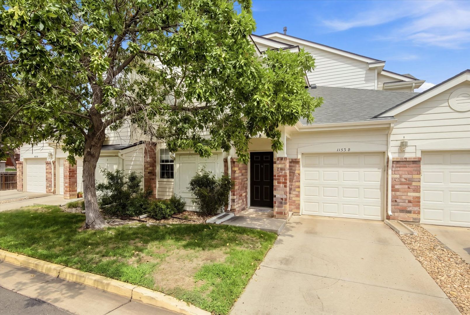 2 bed 2 bath townhouse with private balcony and great amenities~ – photo 1 of 22