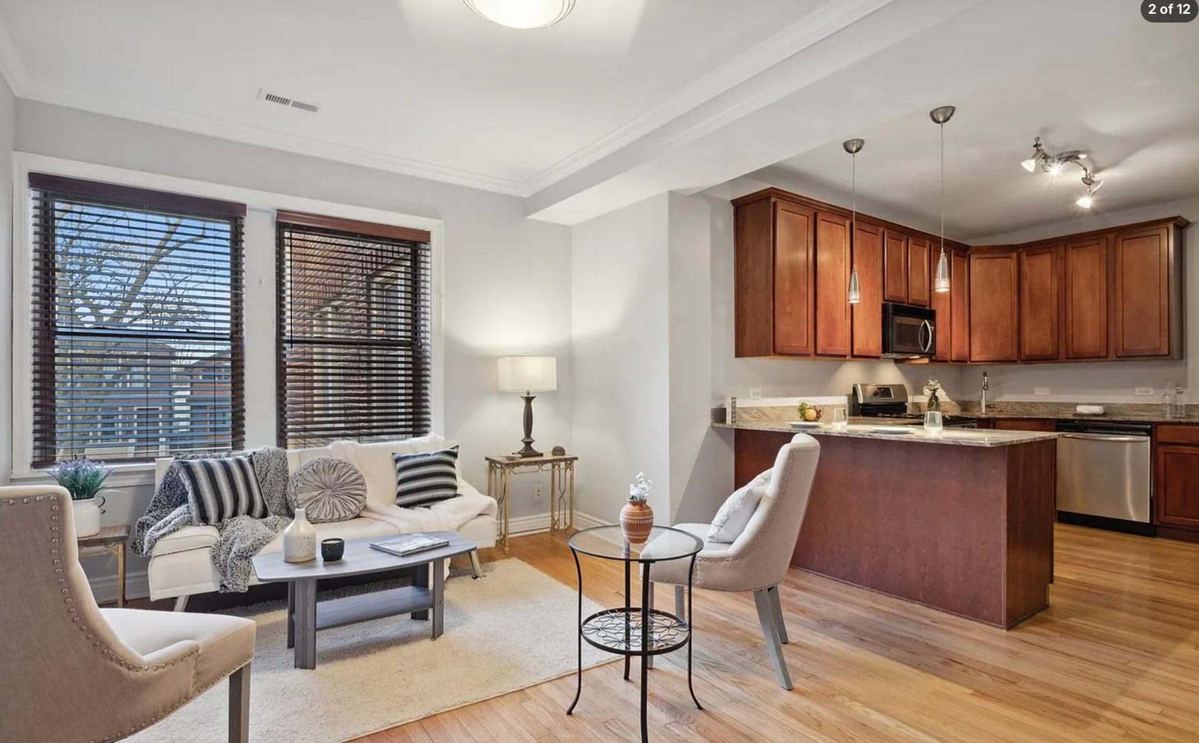 Spacious 2-Bedroom Apartment in Bucktown with In-Unit Laundry – photo 1