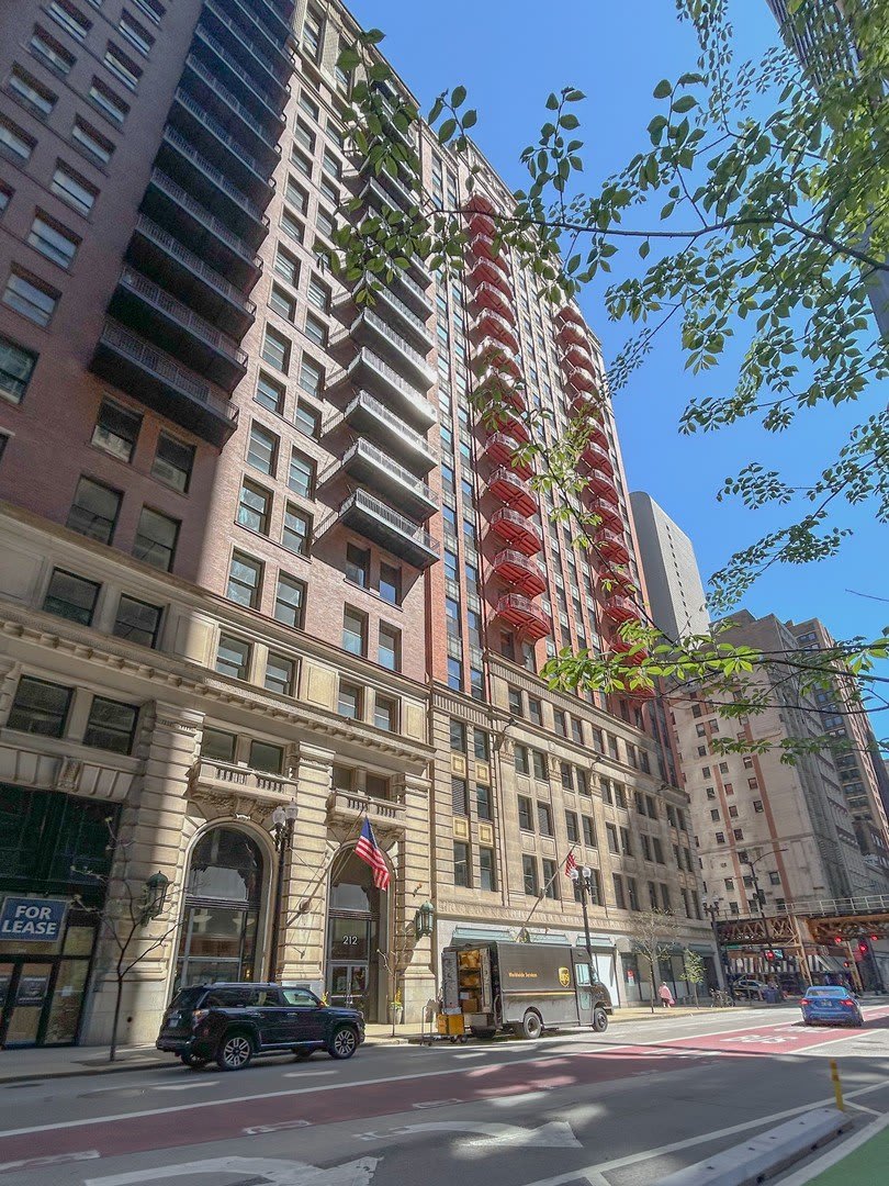 212 W Washington Street – photo 1