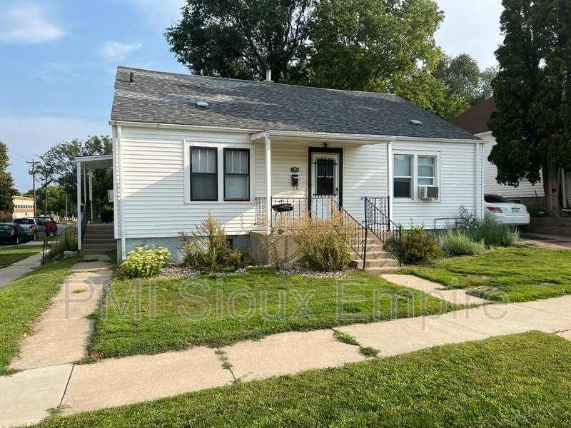 1304 E 4th St. – photo 1