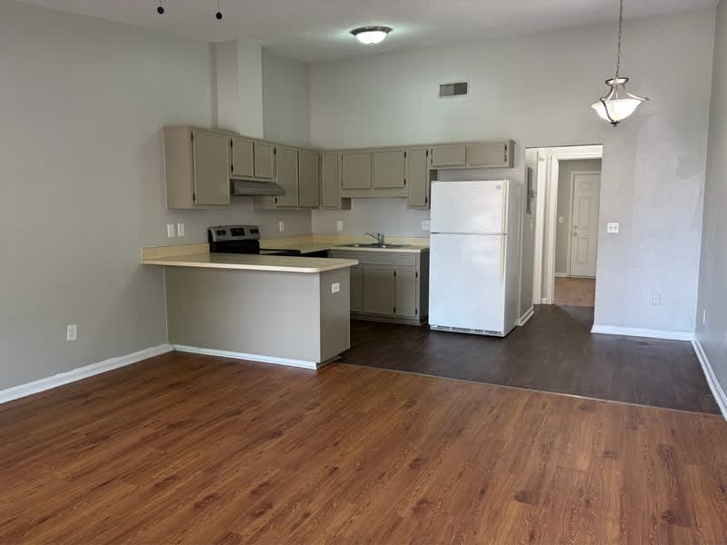 214 White Drive Apt F 1 – photo 1