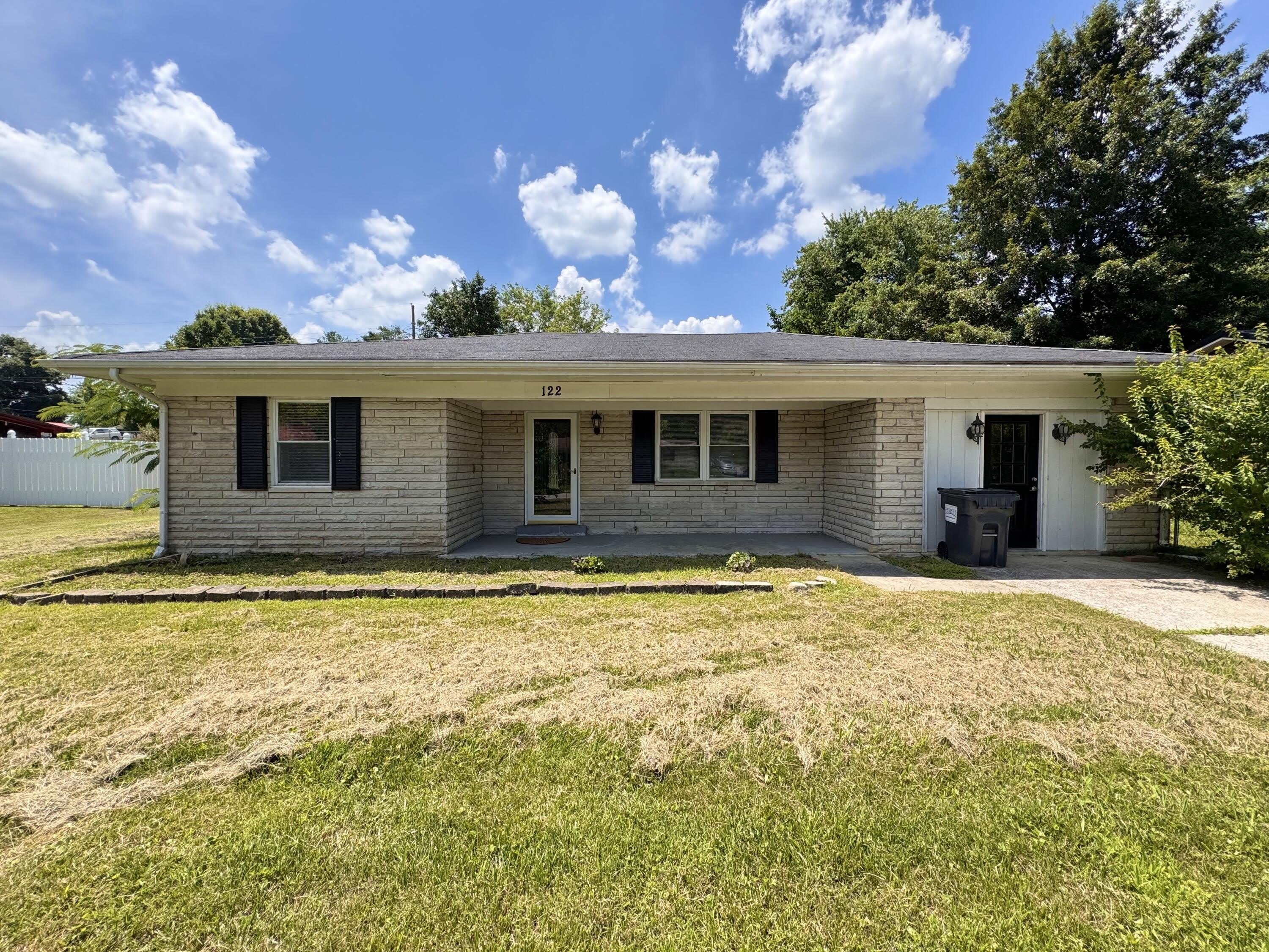 122 Estonia Drive – photo 1 of 18