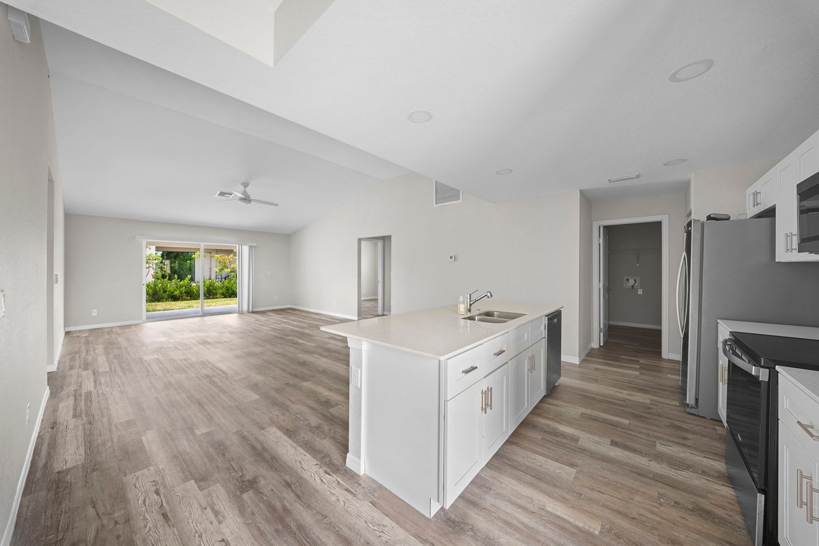 Newer construction 4‑bedroom, 2‑bathroom in Cape Coral – photo 1