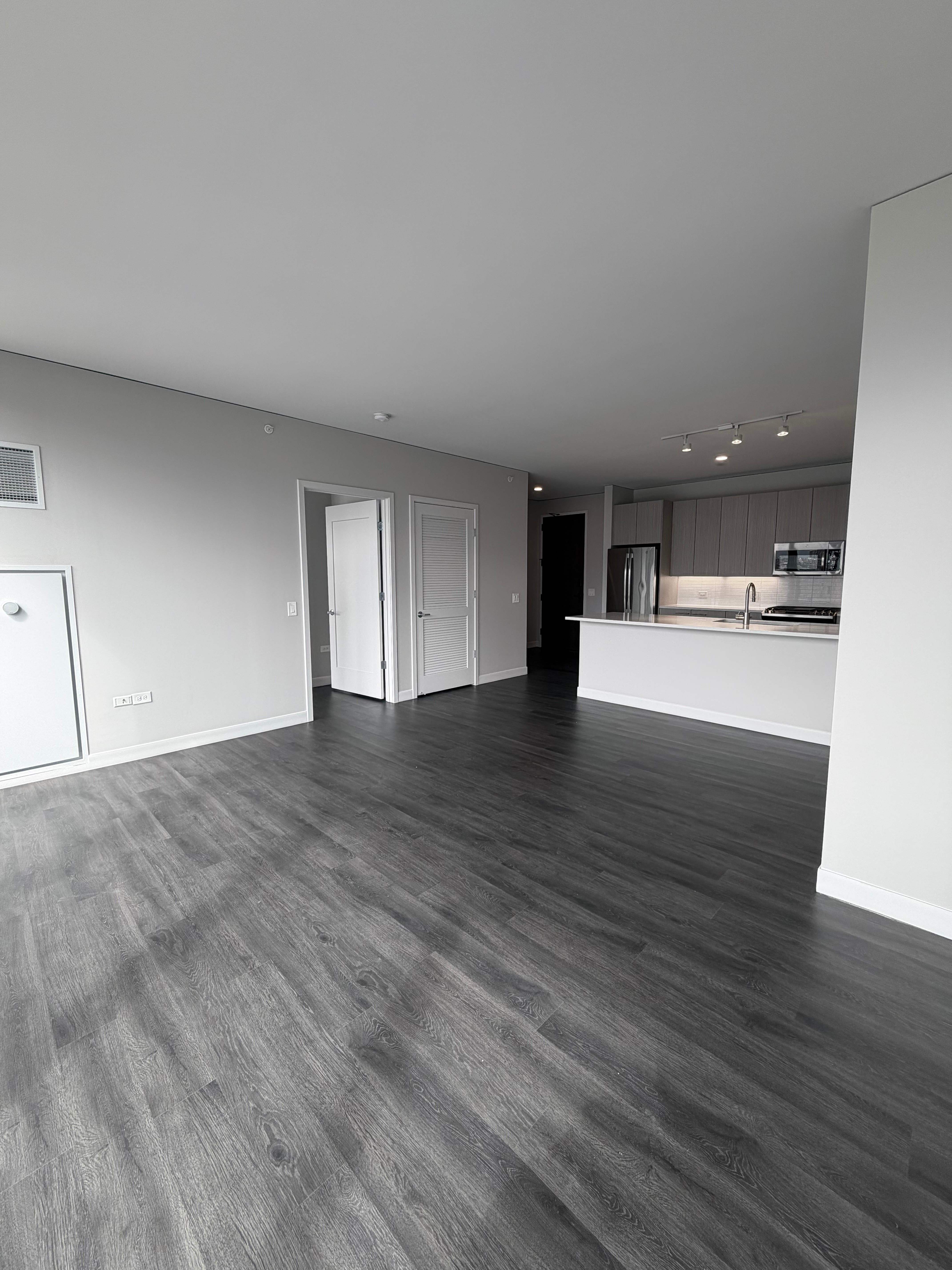 901 W Adams St – photo 1