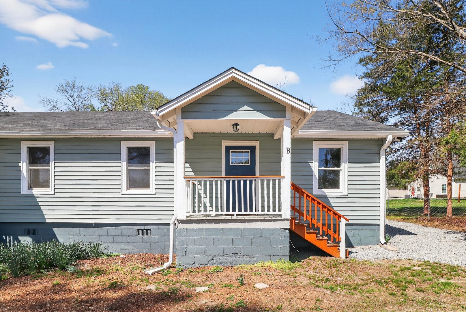 Fully renovated 2 bedroom/ 1 bathroom duplex walking distance to downtown Bessemer City! – photo 1 of 18