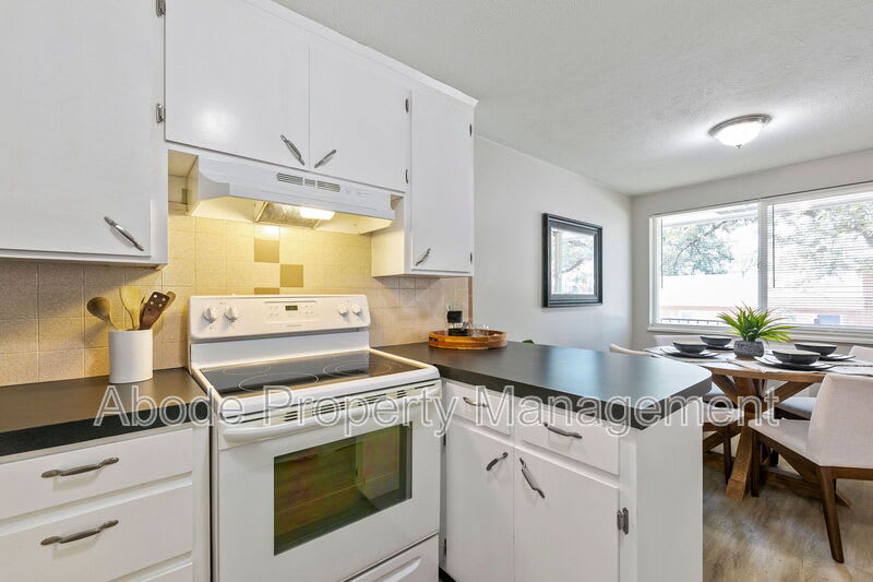 466 West 10Th Street – photo 1 of 190