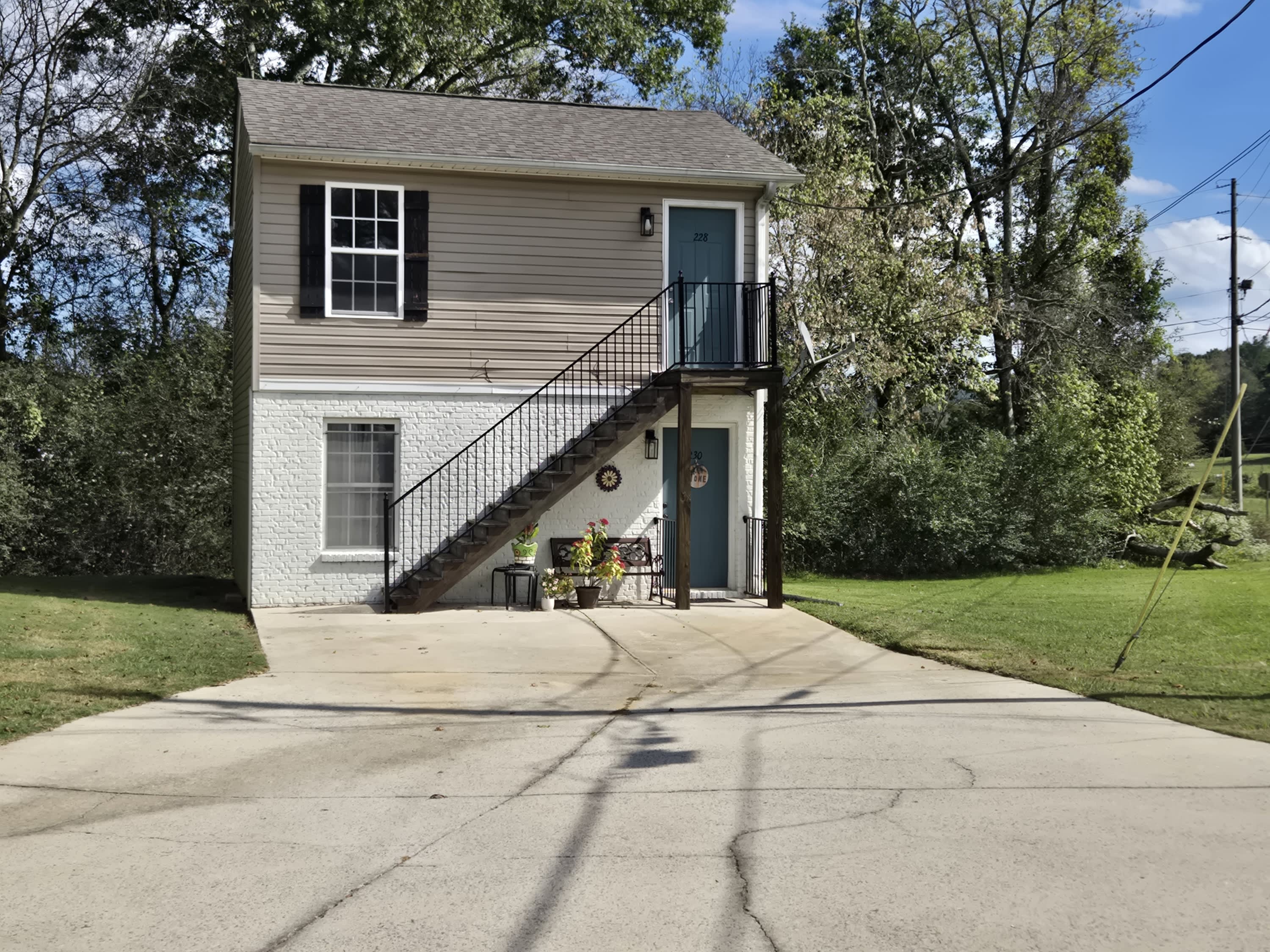 228 Villa Court – photo 1 of 7
