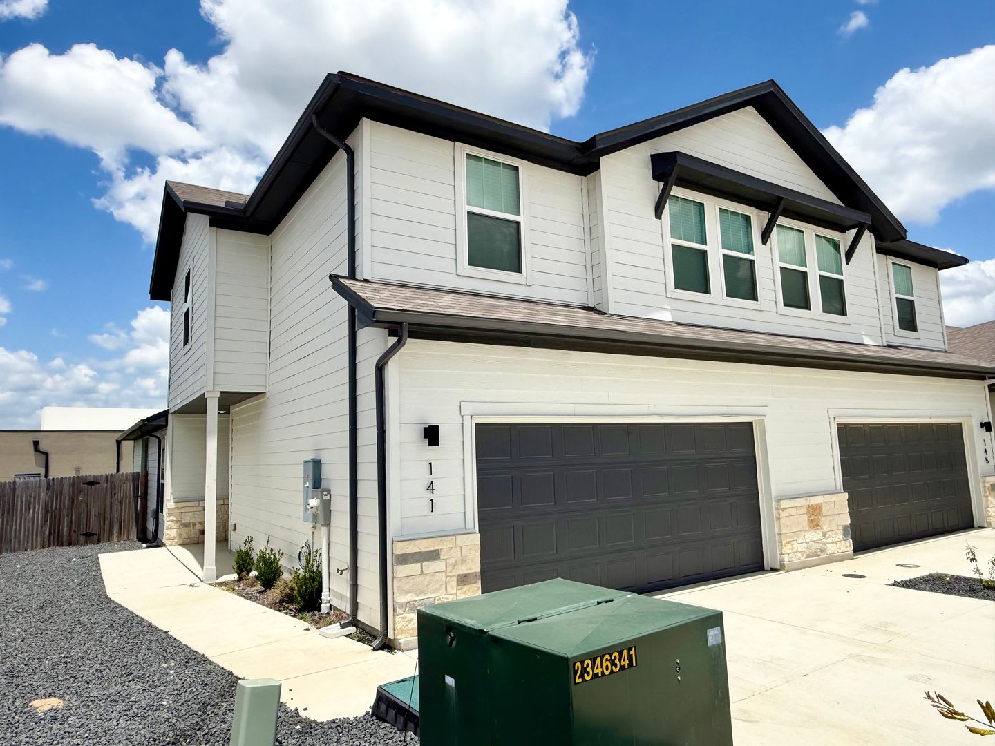 Large Newly Constructed Luxury Townhome – photo 1