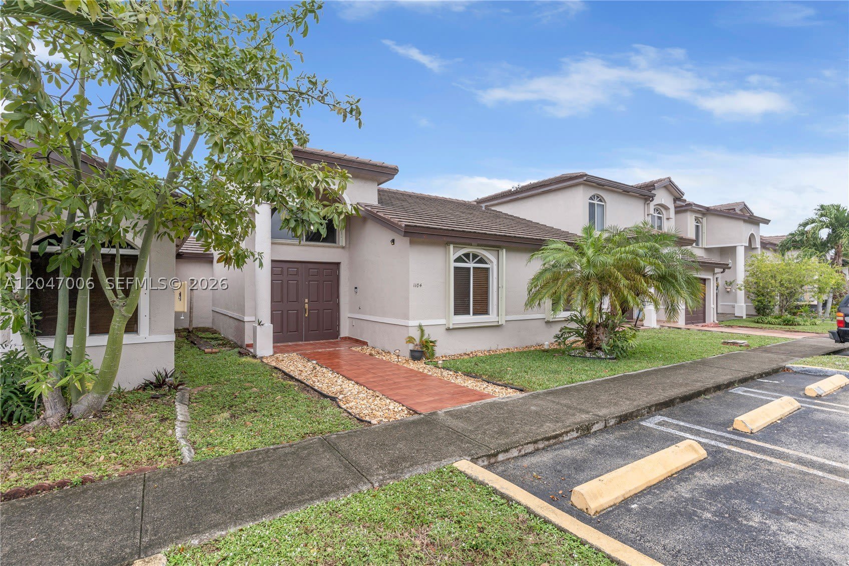 8433 NW 189th St – photo 1