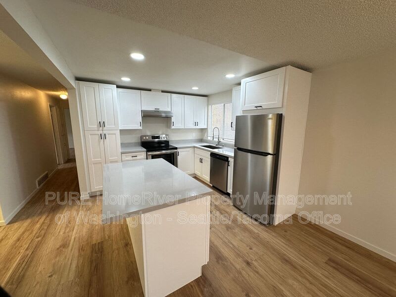 1727 45th Ave SW – photo 1
