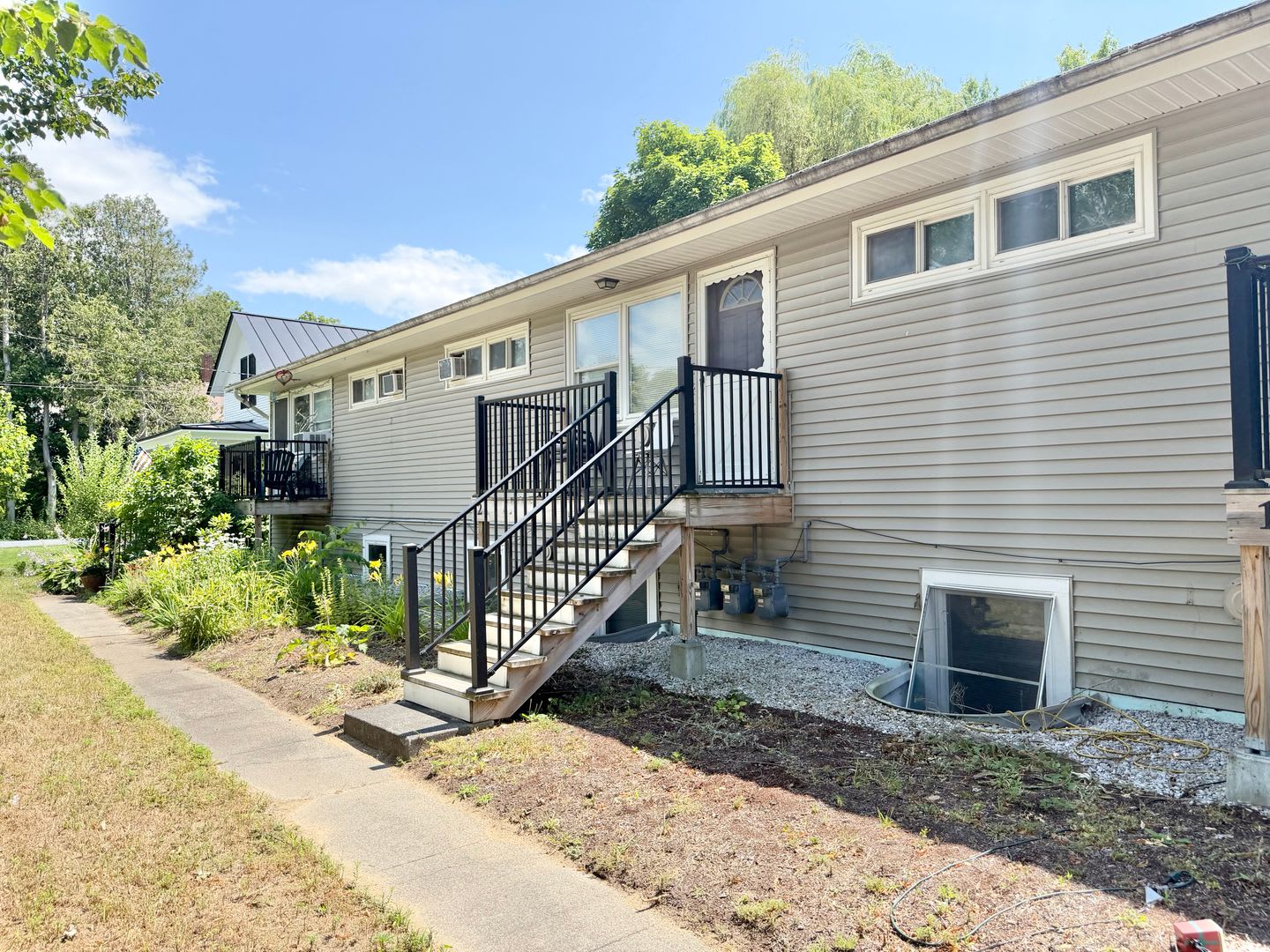 203 Harbor Rd – photo 1 of 21