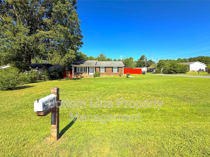 749 Shannon Bradley Rd – photo 1 of 21