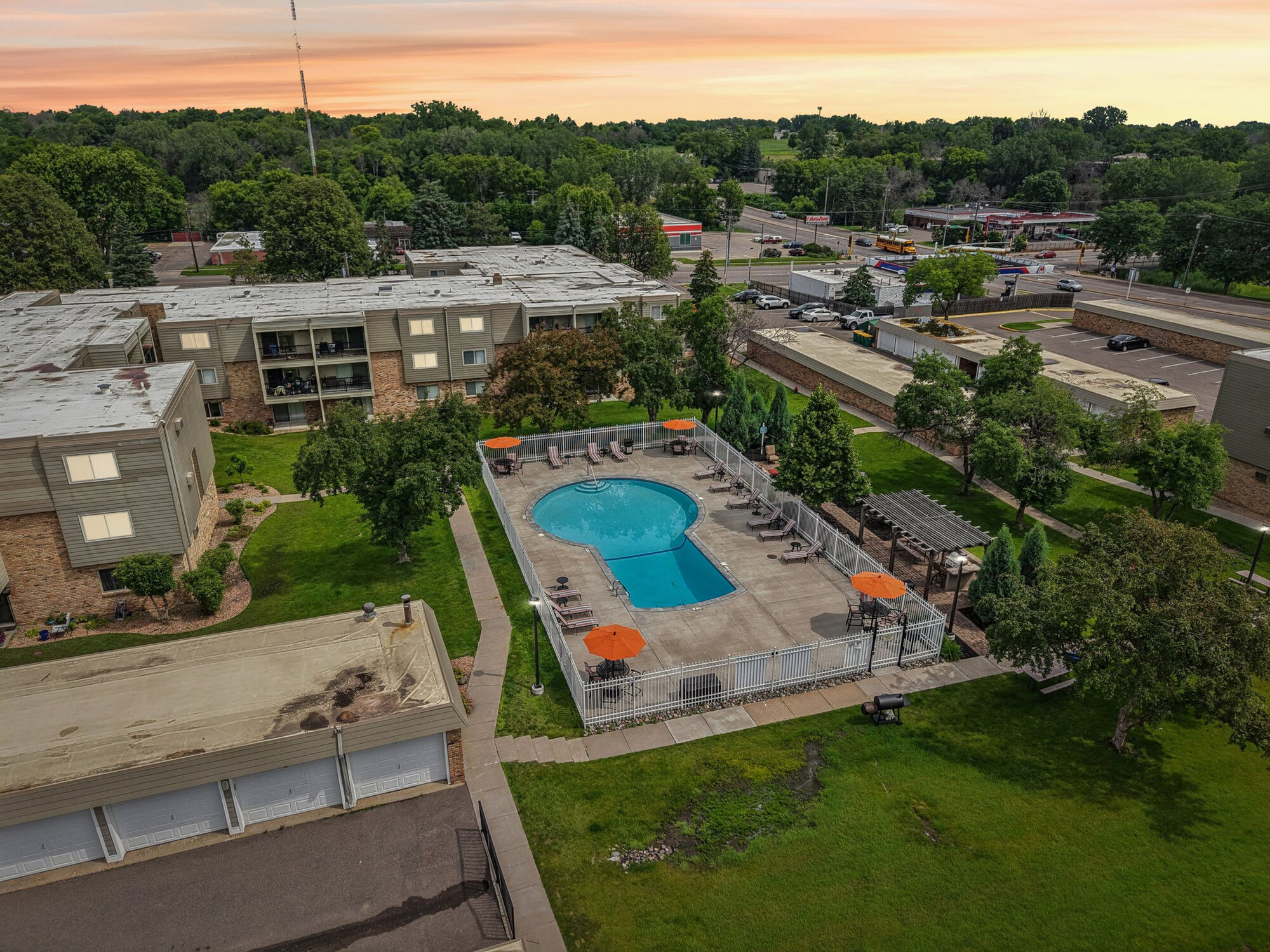 Royal Oaks – photo 1 of 28