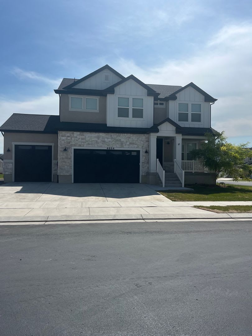 Three Bed Two And Half Bath Home In Eagle Mountain – photo 1