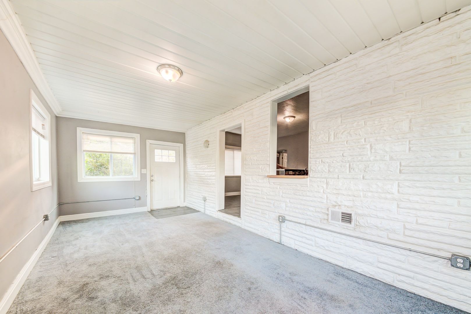 Available Now 3 Bedroom Home W Garage Ask How You Can Get Up To One Month Of Free Rent – photo 1