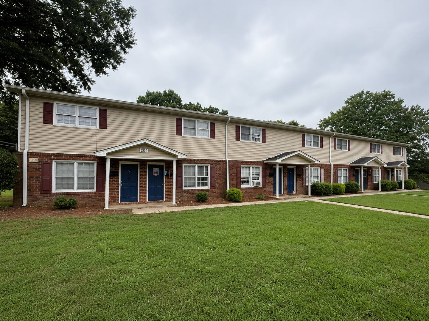 Two bedroom, 1.5 bath in Graham--McAden Place – photo 1 of 18