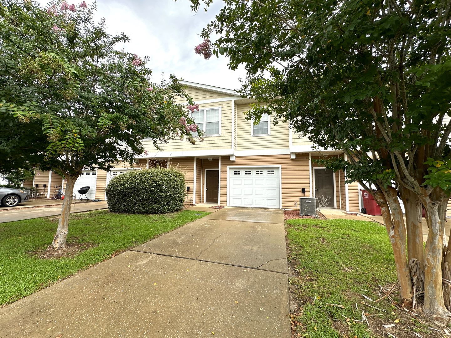 Cute Town home, great location! – photo 1