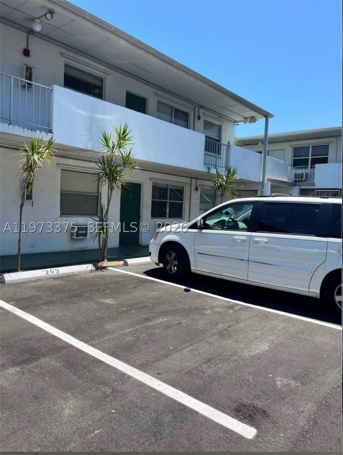 3211 SW 44th St – photo 1