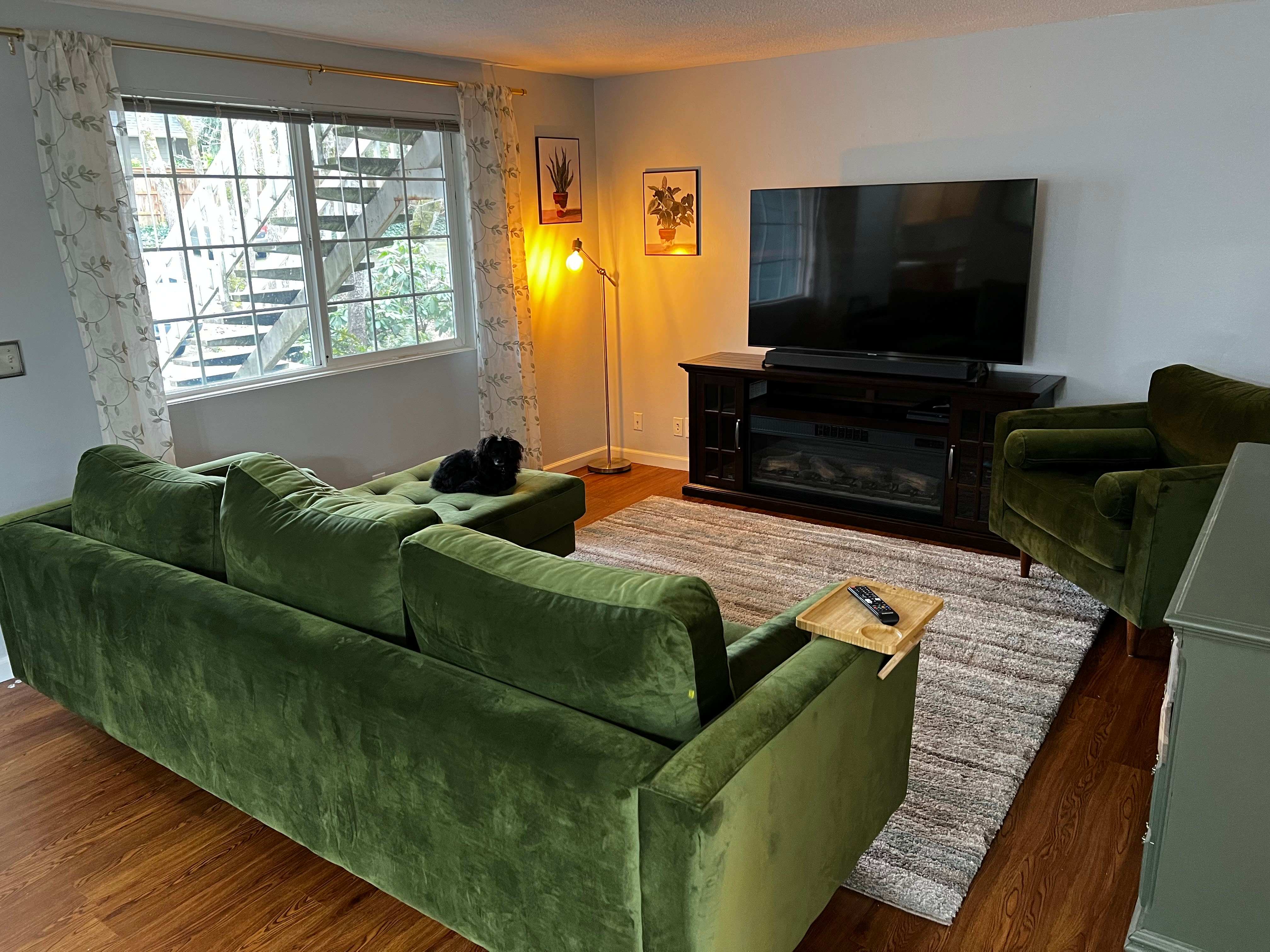2133 Hawkins Lane – photo 1