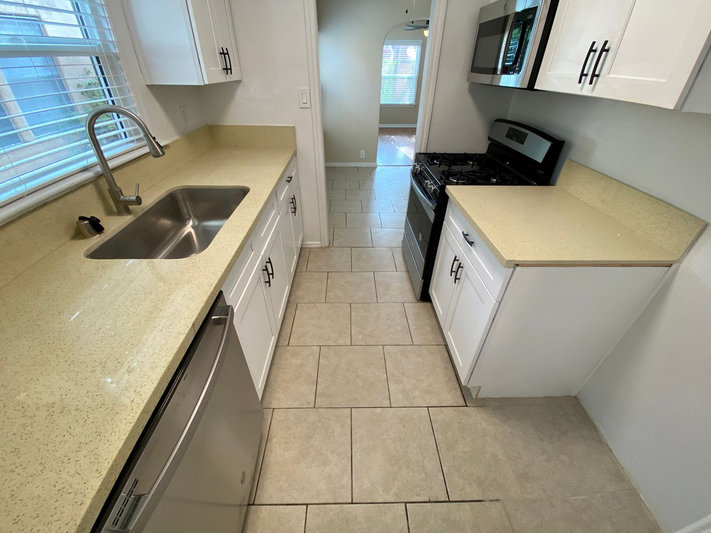 5225 De Longpre Ave. – photo 1