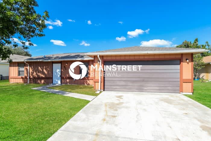 647 Pampas Street Northwest – photo 1