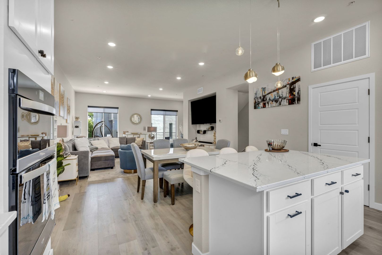 MODERN LUXURY NEAR TRUCKEE RIVER – photo 1