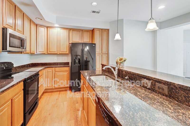 15072 Leicestershire St – photo 1 of 28
