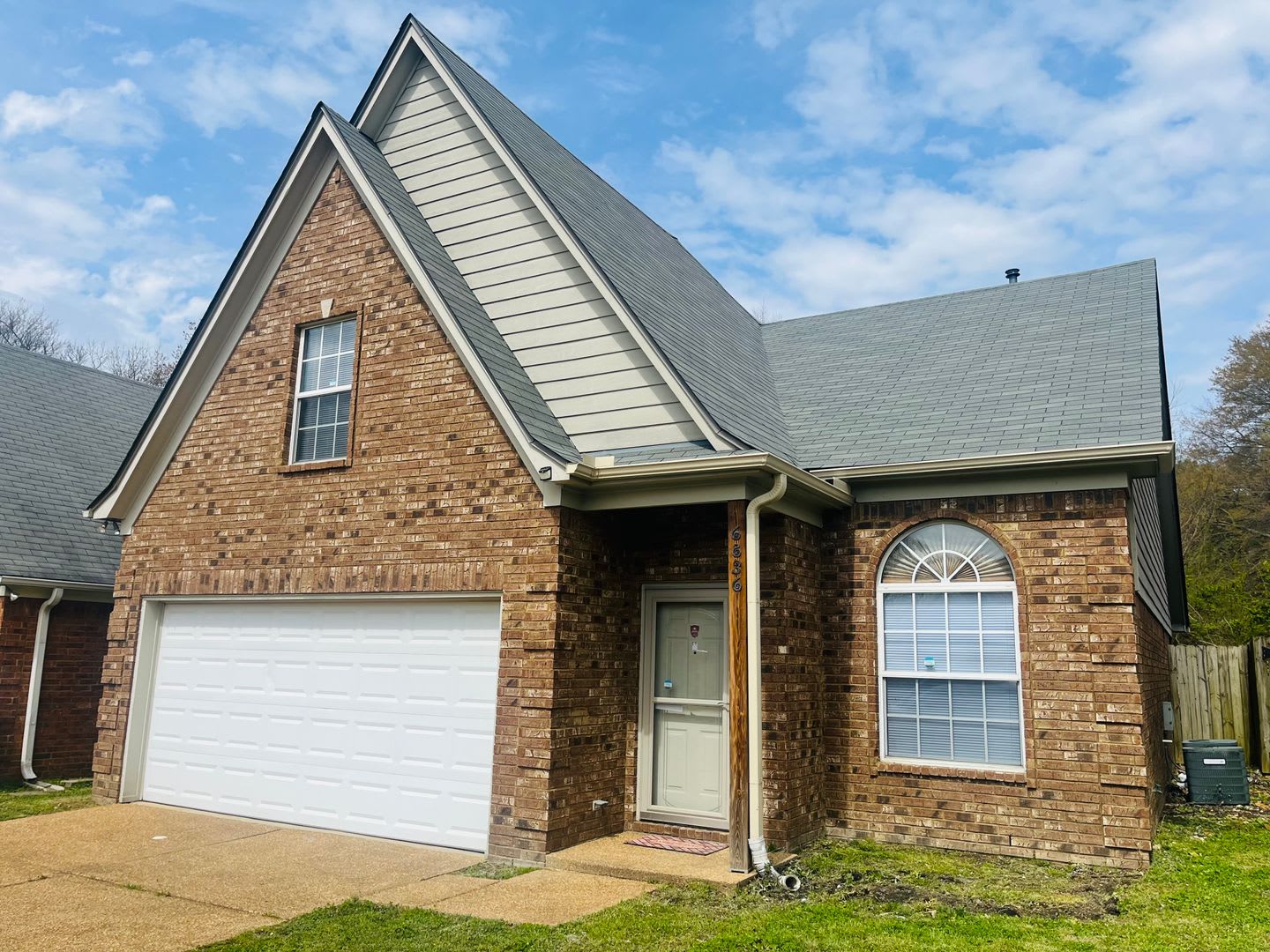 3BR/2.5BA near Shelby Farms. No CARPET! Small pets allowed. – photo 1 of 224